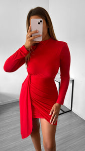 Robe rouge drapée